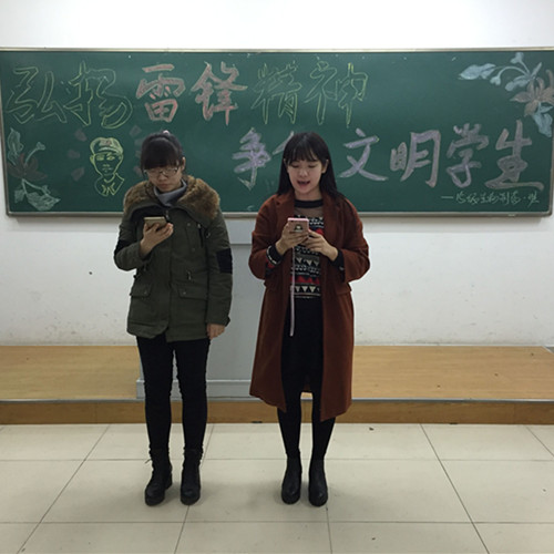 同学讲述雷锋事迹
